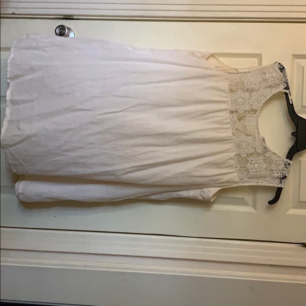 Linen dress with lace